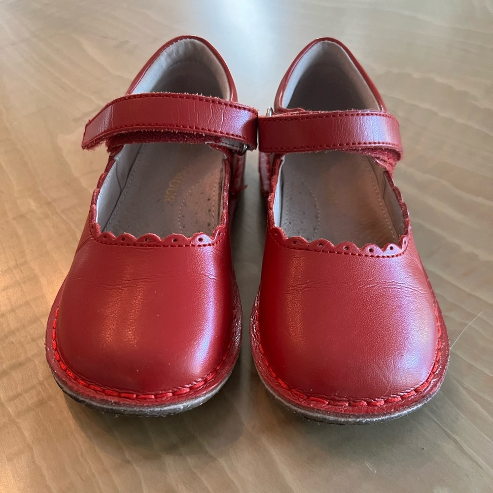 L'Amour red scalloped, Sz 11 and in EUC
